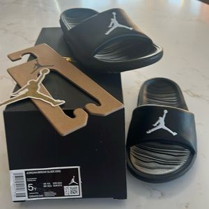 Youth Jordan Breakslide size 5Y